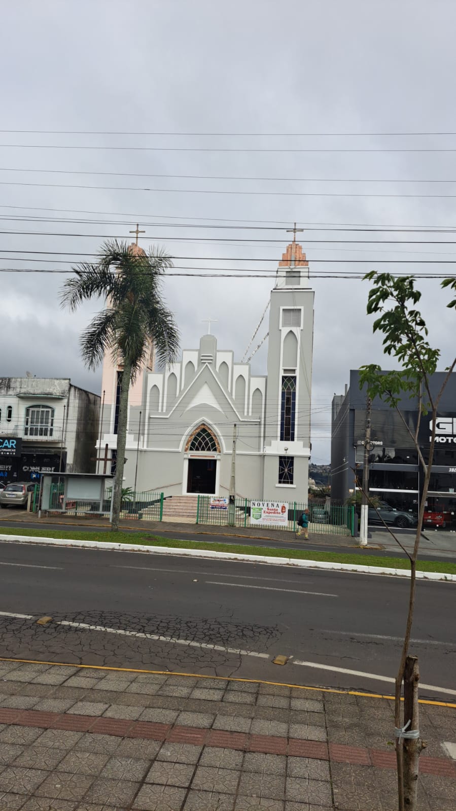 Catedral do Sagrado Coração de Jesus e Nossa Senhora Menina inicia pintura da fachada (Igreja do Antídio)